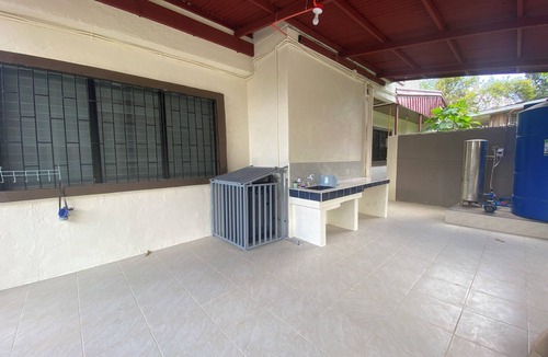 Valencia House | Spacious vacation Home in a prime location in Valencia, Negros Oriental