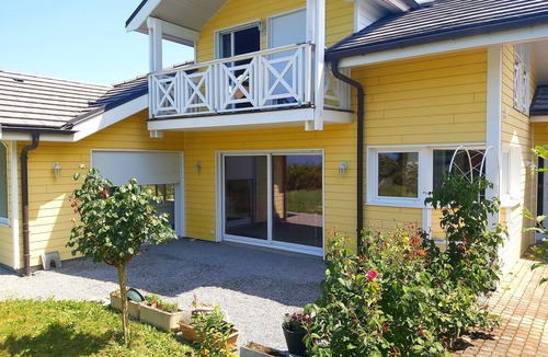Lugrin House | Spacious vacation home villa with fantastic lake views