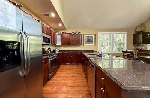 North Conway House | Spacious Vacation Homes with Hot Tubs and Mountain Views near Downtown North Conway, New Hampshire