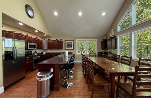 North Conway House | Spacious Vacation Homes with Hot Tubs and Mountain Views near Downtown North Conway, New Hampshire