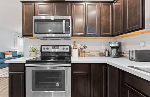 Evergreen House | Spacious Vancouver Stay. Near Dining & I-205