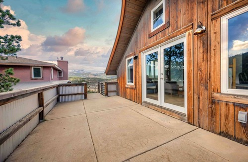 Nederland Ski Chalet | Spacious vaulted chalet, BEST MTN Views, KING BED, 3min to Ned, 10min from ski