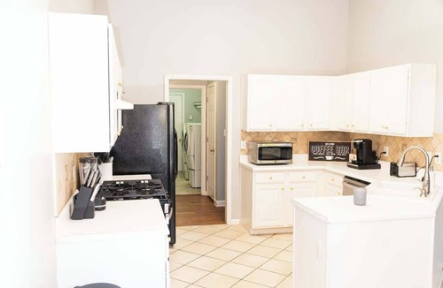 Lawrenceville House | Spacious Vaulted 4BR Family Home Near Mall of GA, Sleeps 12