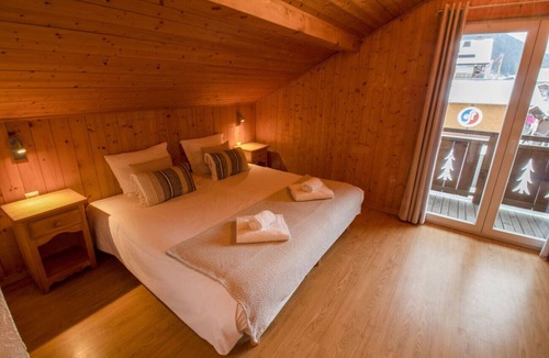 Morzine Ski Chalet | Spacious & Very Central 10 Person Chalet - 40m from Pleney Lift