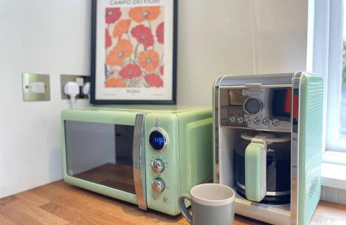 Leicester City Centre House | Spacious Victorian for 10 across Royal Infirmary
