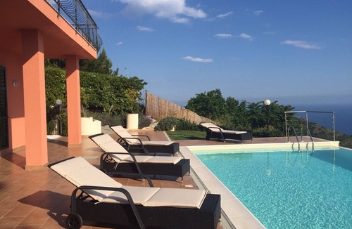 San Giacomo Villa | Spacious villa above Ventimiglia, close to Monaco, Cote d'Azur And San Remo