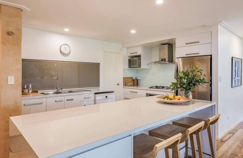 Yallingup Siding House | spacious villa private bushland