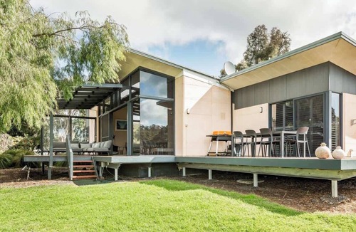 Yallingup Siding House | spacious villa private bushland