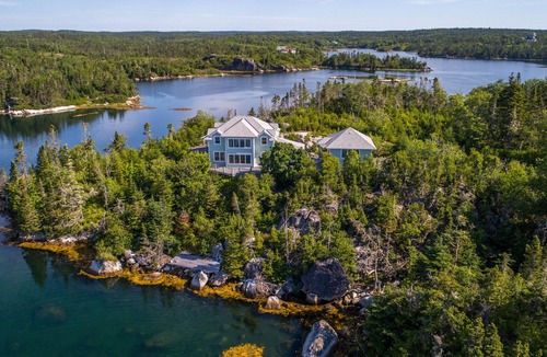Halifax County Villa | Spacious villa by the sea