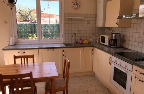 Le Barcares Villa | Spacious Villa for 10, 100m from Beach, WiFi, Garden, A/C, Near Shops, Parking Available