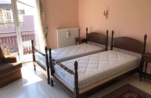 Le Barcares Villa | Spacious Villa for 10, 100m from Beach, WiFi, Garden, A/C, Near Shops, Parking Available