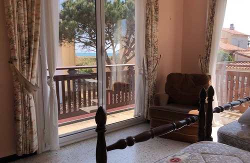 Le Barcares Villa | Spacious Villa for 10, 100m from Beach, WiFi, Garden, A/C, Near Shops, Parking Available