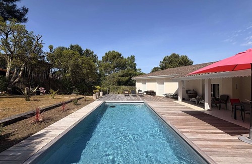 Cap-Ferret Villa | Spacious Villa with Heated Pool and Garden in Petit-Piquey