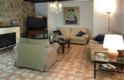 Can Trabal Villa | Spacious villa in Can Trabal with private pool and jacuzzi 980 m²
