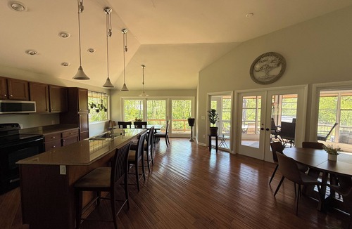 Cannon Falls House | Spacious villa in Cannon Falls on a scenic river with nature views.