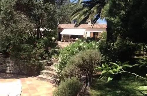 Porquerolles Villa | Spacious villa just a stone's throw from the village center and the sea