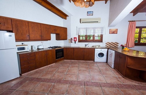 Polis Villa | Spacious Villa, Large Private Pool, Outdoor Jacuzzi, Attractive Gardens, 10 min walk to the Beach!