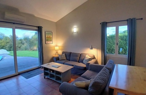 Chalais Villa | Spacious villa Le Charme with heated pool, 4 bedrooms sleeping 9, Airco & WiFi
