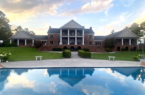 Calhoun Villa | Spacious Villa On North Georgia Farm with Tennis/Pickleball & Pool