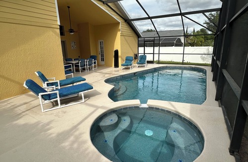 Orange Tree Villa | Spacious villa with 5 bedrooms pool, spa and WiFi, AC in peaceful Clermont