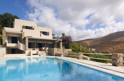 Koundouros Villa | Spacious villa with a pool only 3 minutes by foot from the beach of Koundouros