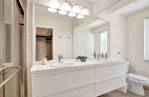 Hollywood Hills Villa | Spacious Villa with Heated Pool, Trampoline, BBQ, Tennis, Air Hockey