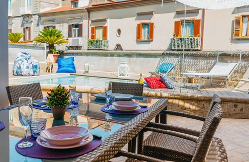 Sant'Agnello Villa | Spacious Villa with 4 rooms, pool, solarium & garden