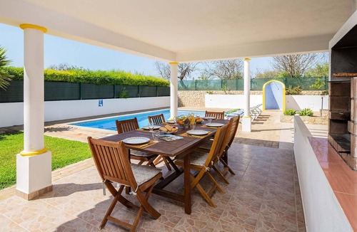 Guia Villa | Spacious villa with large outside terrace