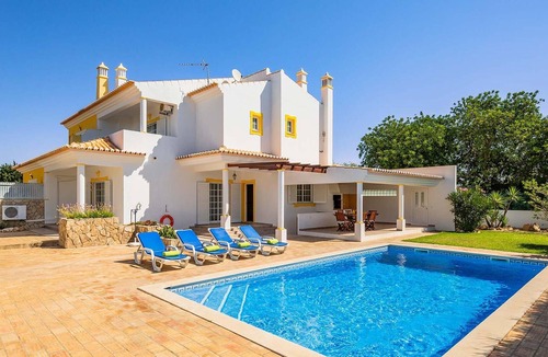 Guia Villa | Spacious villa with large outside terrace