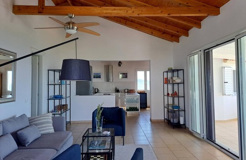 Grizokambos House | Spacious villa with pool in Lachanada above the picturesque Finikounda Bay, Pelo