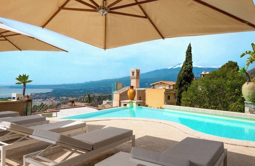 Taormina Villa | Spacious villa with pool