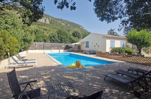 Seynes Villa | Spacious villa with pool & all comforts, at the foot of Mont Bouquet, near Uzes