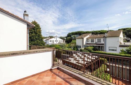 Zona XXXIV Casal Palocco Villa | Spacious Villa with Pool, BBQ and Tennis Courts