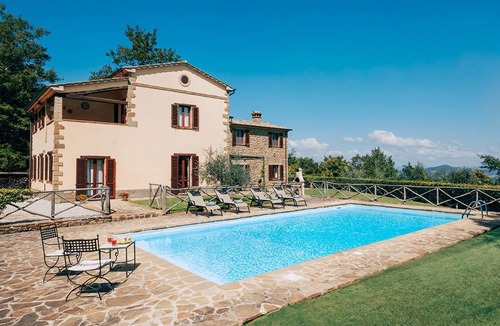 Lisciano Niccone Villa | Spacious Villa with Private Pool, Stunning Views, and Watersports