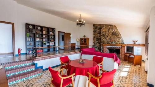 Barrio de la Vega Villa | Spacious Villa with Private Pool in Monachil