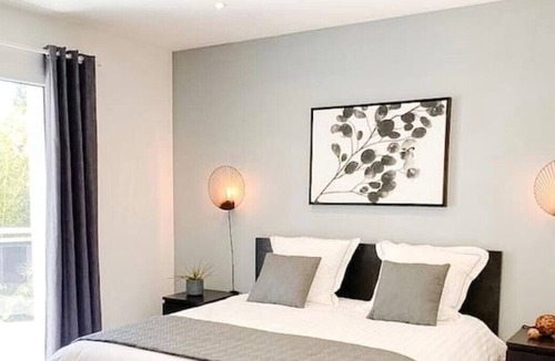 Villenave-d'Ornon House | Spacious villa with swimming pool and garden