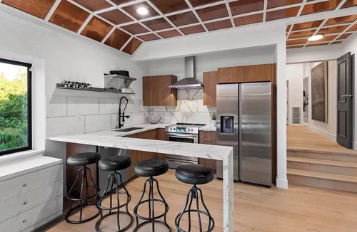Westwood Villa | Spacious villa with 8 bedrooms and WiFi, fitness room in wonderful Los Angeles