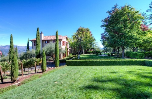 Napa County House | Spacious vineyard estate in Napa Valley with home, guest home, pool, pano views