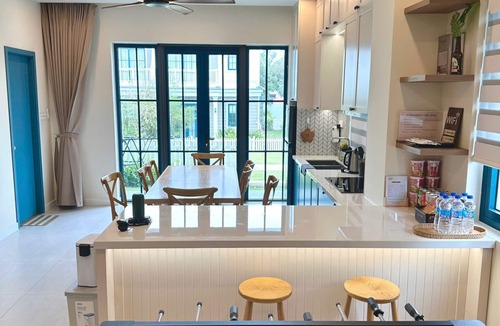 Phan Thiet House | Spacious 4 Bed, 3 Bath Villa at Novaworld up to 10 guests, 5 min walk to beach.