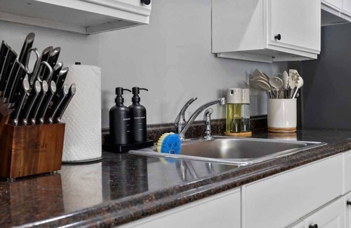 Winter Hill Apartment | Spacious w Yard + Outdoor +Parking | T Harvard MIT