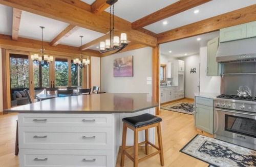 Meredith House | Spacious Waterfront 6-bedroom Country House in Charming Meredith