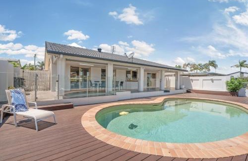Wurtulla House | Spacious waterfront home with pontoon, pool, BBQ