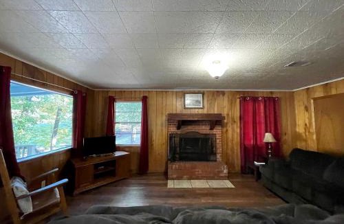Zwolle House | Spacious Waterfront Cabin with Stocked Pond Views & Resort Amenities near Zwolle, Louisiana