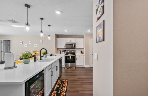 Ocala House | Spacious WEC Retreat with EV Charger.