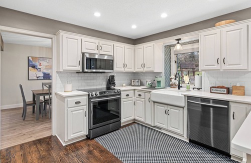 Chanhassen House | Spacious Well Appointed Retreat Minutes from Excelsior, Lake Minnetonka & More
