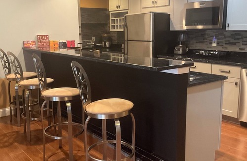 Woodmore Apartment | Spacious well decorated 2-bdrm private Lower Level apartment in enjoyable Bowie