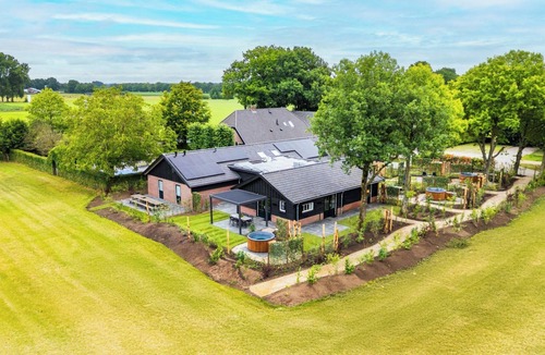 Otterlo House | Spacious wellness home for 6 guests with a private sauna and hot tub in the garden. Stylish, single-floor layout and designed for pure relaxation.