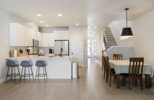 Bolton Villa | Spacious West Linn Mid-Term Retreat | 3Bed 2.5 Bath