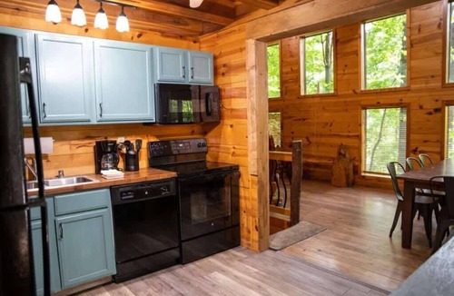 Stanton Cabin | Spacious- Wifi - Arcade-Kids Climbing Wall -RRG - Grants Ripple Cabin Is Located Right at the Slade Exit!