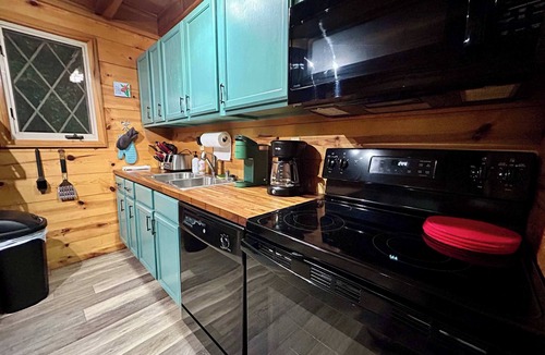 Stanton Cabin | Spacious- Wifi - Arcade-Kids Climbing Wall -RRG - Grants Ripple Cabin Is Located Right at the Slade Exit!